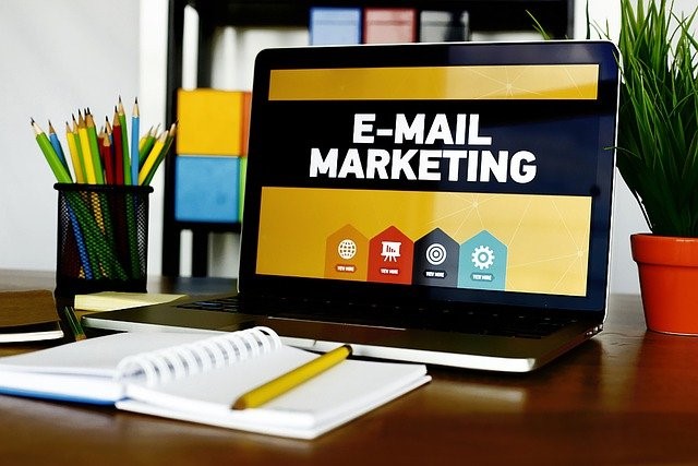 Quali sono i vantaggi del direct mail marketing per le aziende?