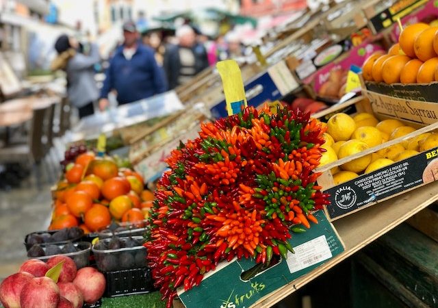 Itinerari eno-gastronomici: un viaggio attraverso le regioni italiane e le loro specialità culinarie